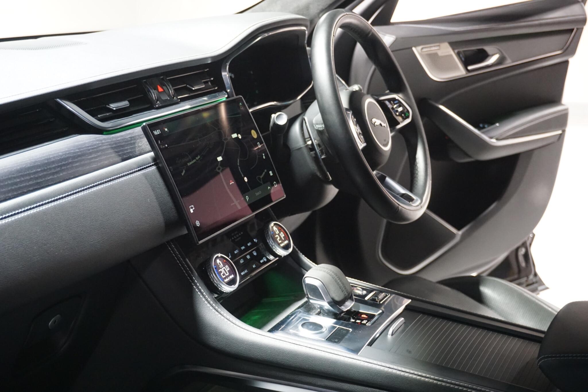 Jaguar F-PACE 3.0 D300 MHEV R-Dynamic HSE Black SUV 5dr Diesel Auto AWD Euro 6 (s/s) (300 ps)